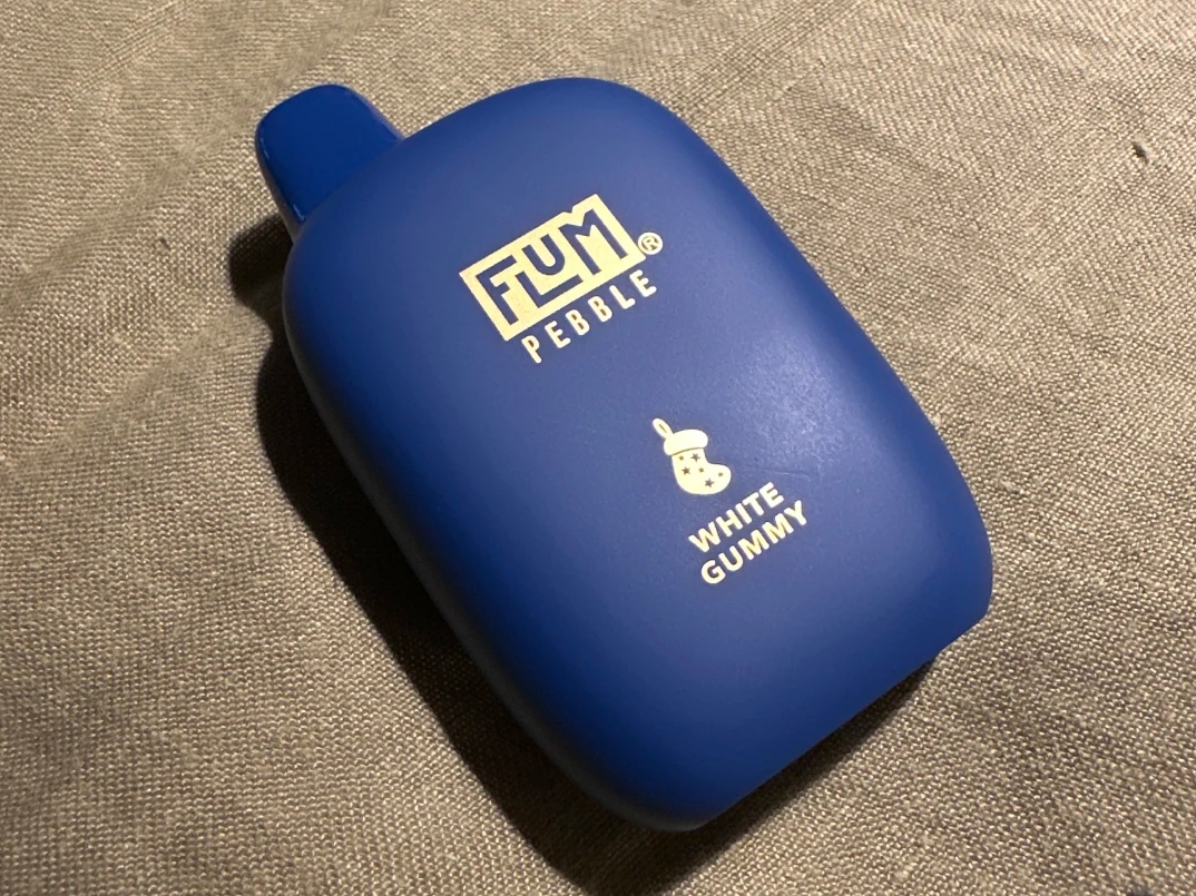 FLUM PEBBLES 6000 Züge (Weihnachtsausgabe) Vape – Weißes Gummi: Festlicher Genuss trifft technologische Finesse